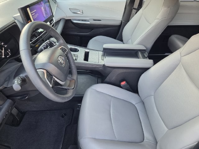 2025 Toyota Sienna XLE 8 Passenger