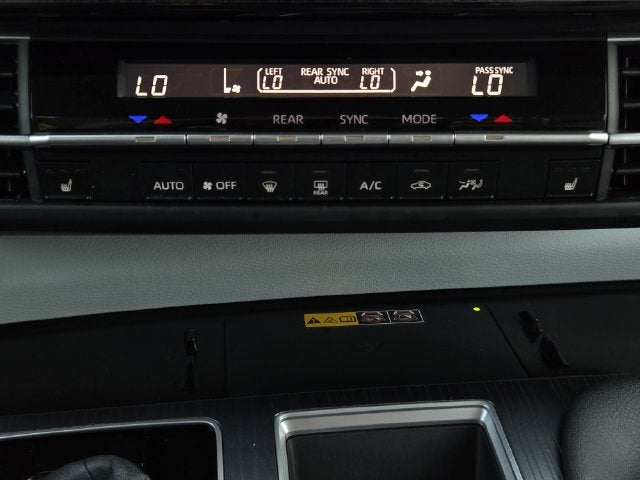 2025 Toyota Sienna XLE 8 Passenger
