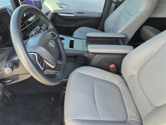 2025 Toyota Sienna XLE 8 Passenger