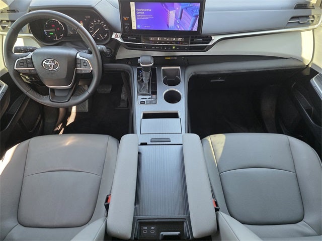 2025 Toyota Sienna XLE 8 Passenger