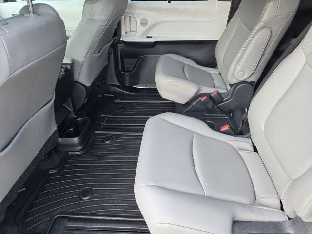 2026 Toyota Sienna XLE 8 Passenger