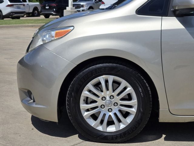 2017 Toyota Sienna XLE 8 Passenger