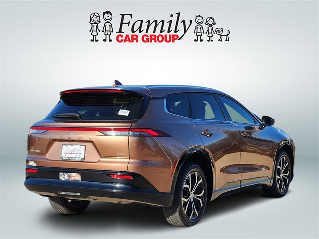 2025 Toyota Crown Signia XLE