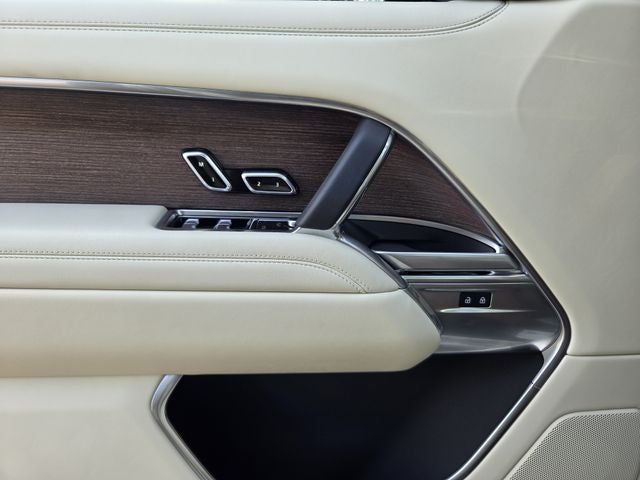 2025 Land Rover Range Rover SE
