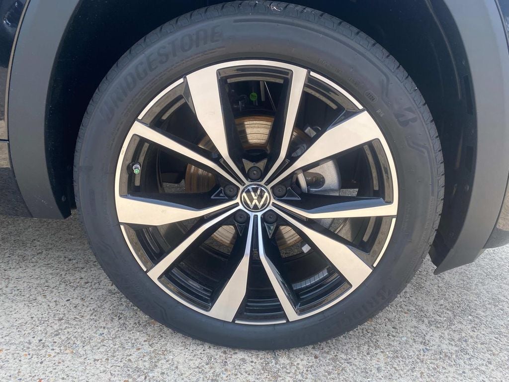 2024 Volkswagen Atlas Cross Sport 2.0T SEL Premium R-Line