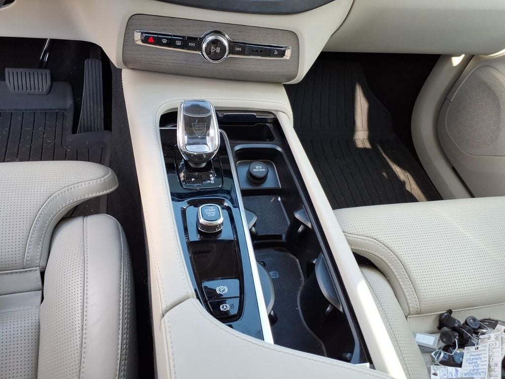 2025 Volvo XC90 B6 Ultra