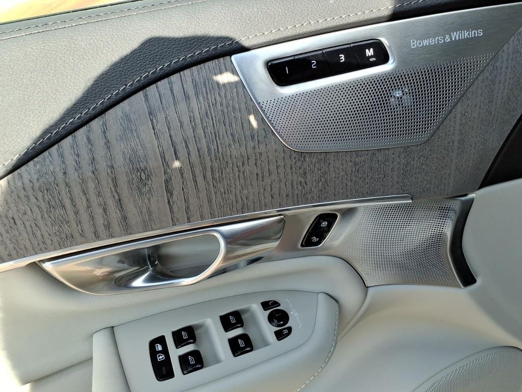 2025 Volvo XC90 B6 Ultra