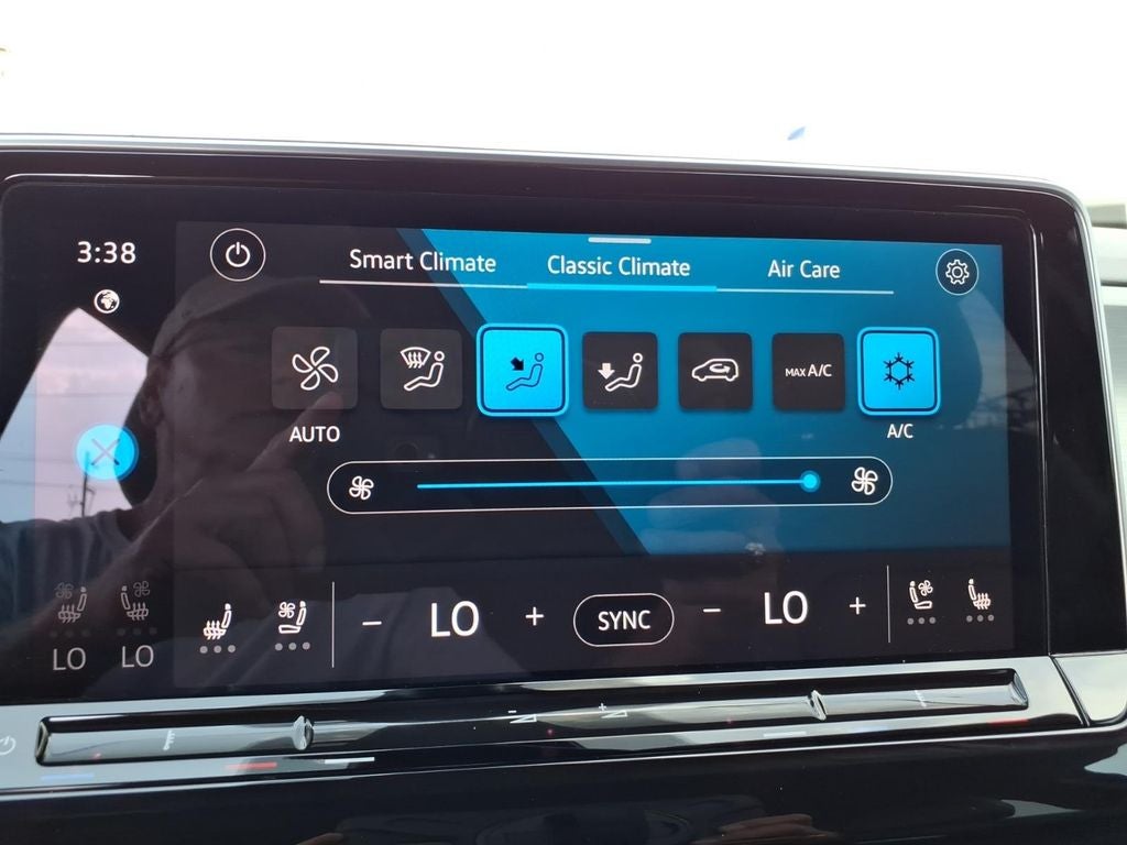 2025 Volkswagen Atlas Cross Sport 2.0T SE w/Technology