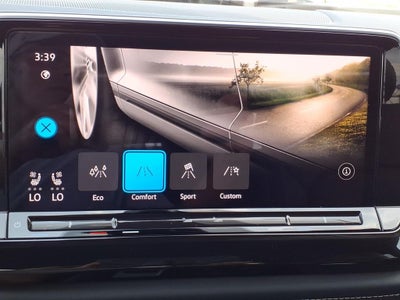 2025 Volkswagen Atlas Cross Sport 2.0T SE w/Technology