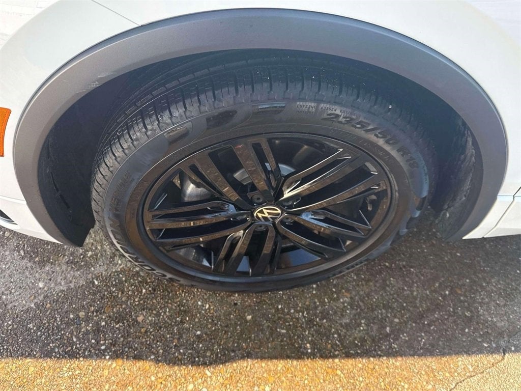 2022 Volkswagen Tiguan 2.0T SE R-Line Black