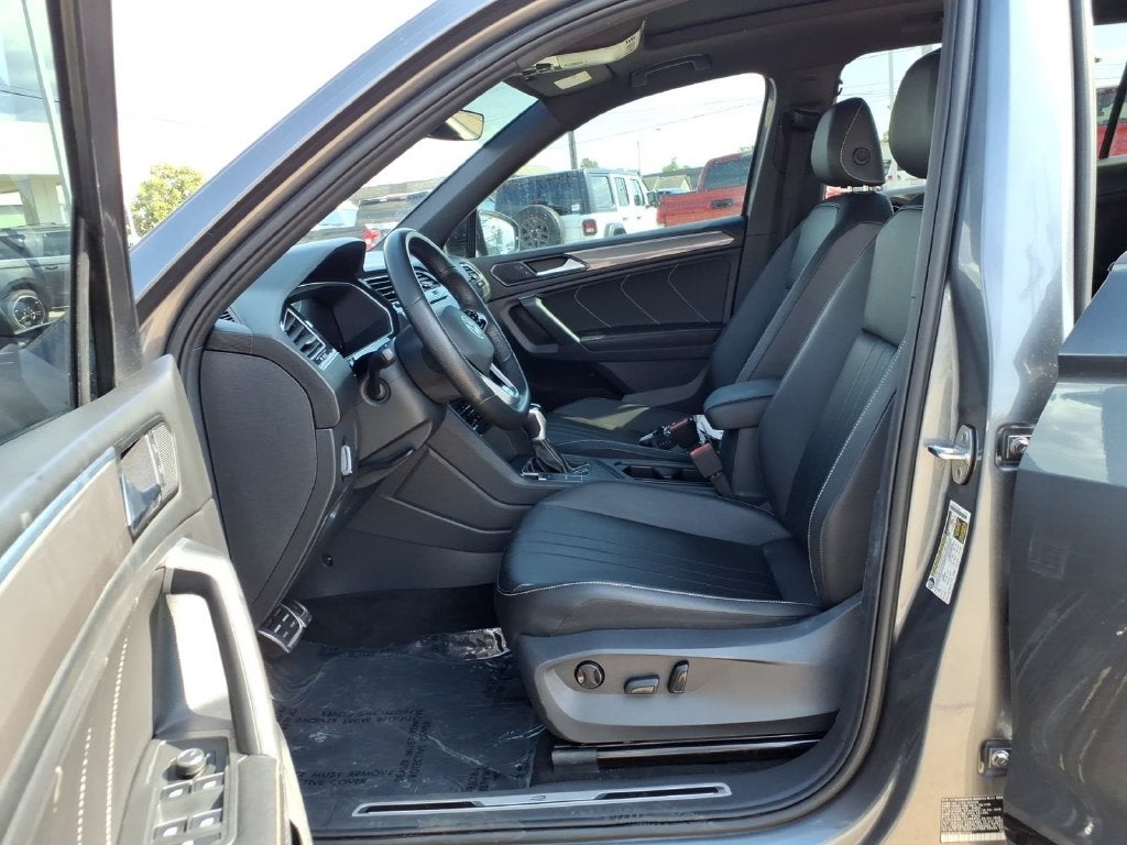 2023 Volkswagen Tiguan 2.0T SE R-Line Black