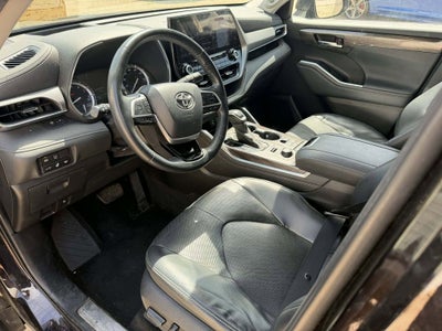 2022 Toyota Highlander Platinum
