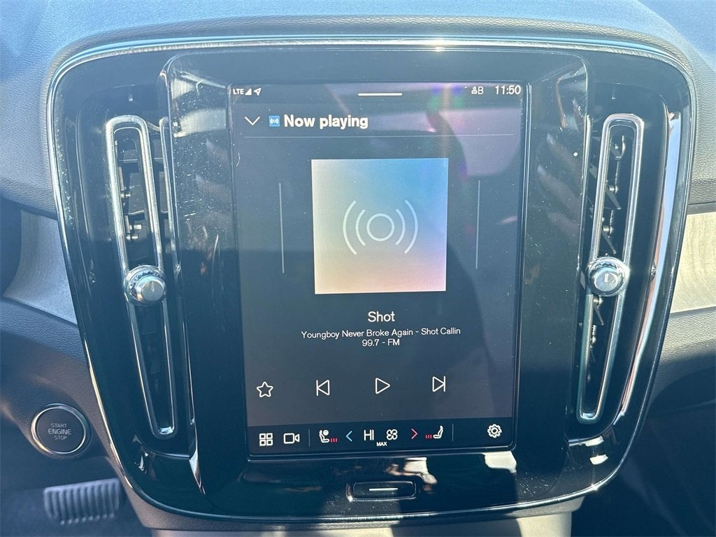 2024 Volvo XC40 B5 Plus Dark Theme