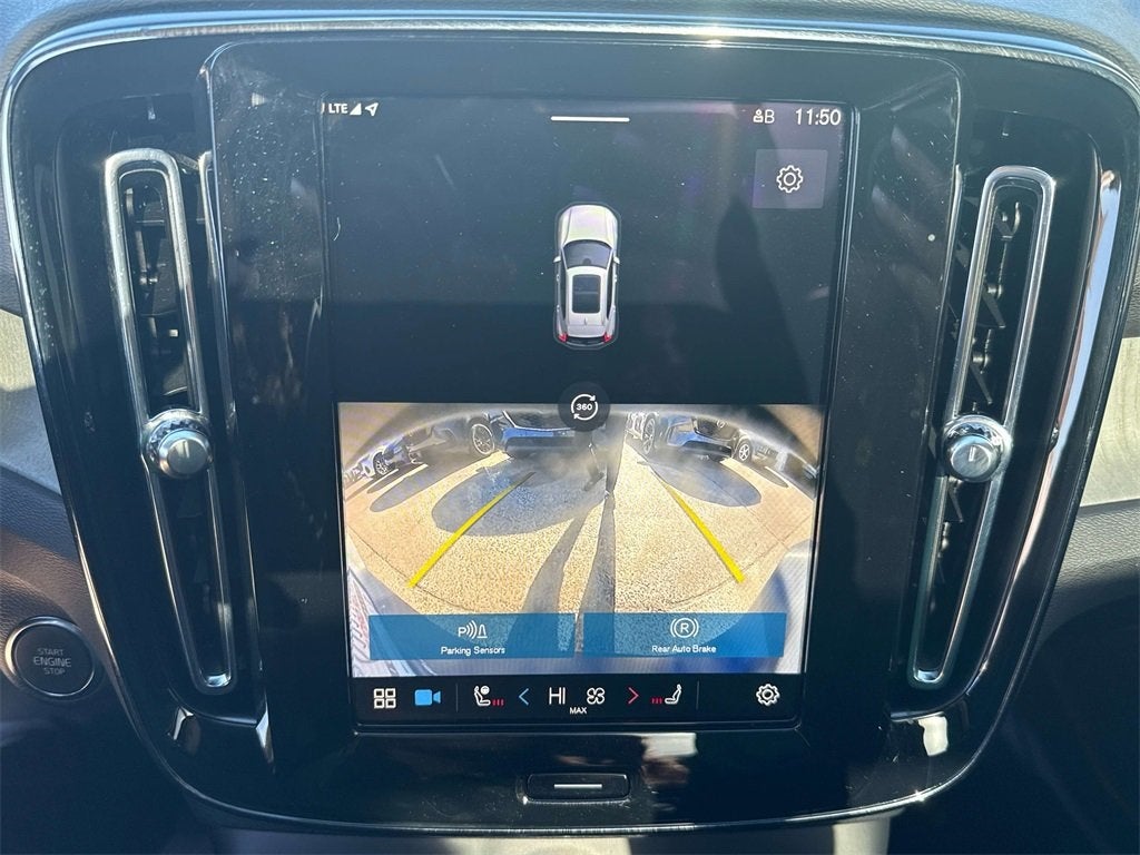 2024 Volvo XC40 B5 Plus Dark Theme