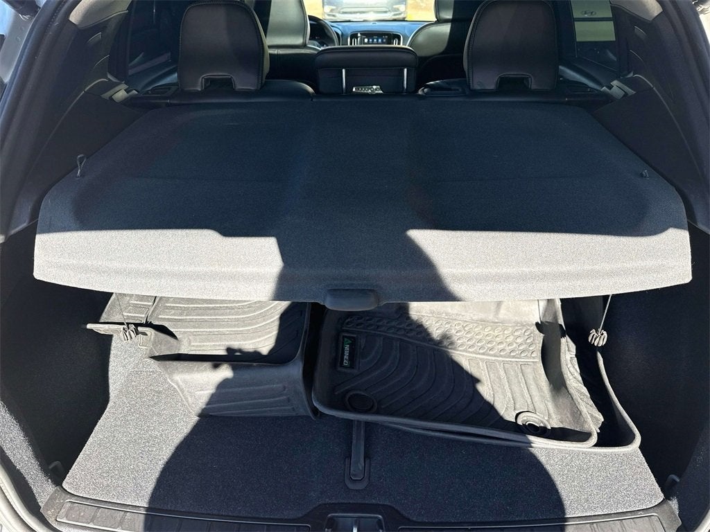 2024 Volvo XC40 B5 Plus Dark Theme