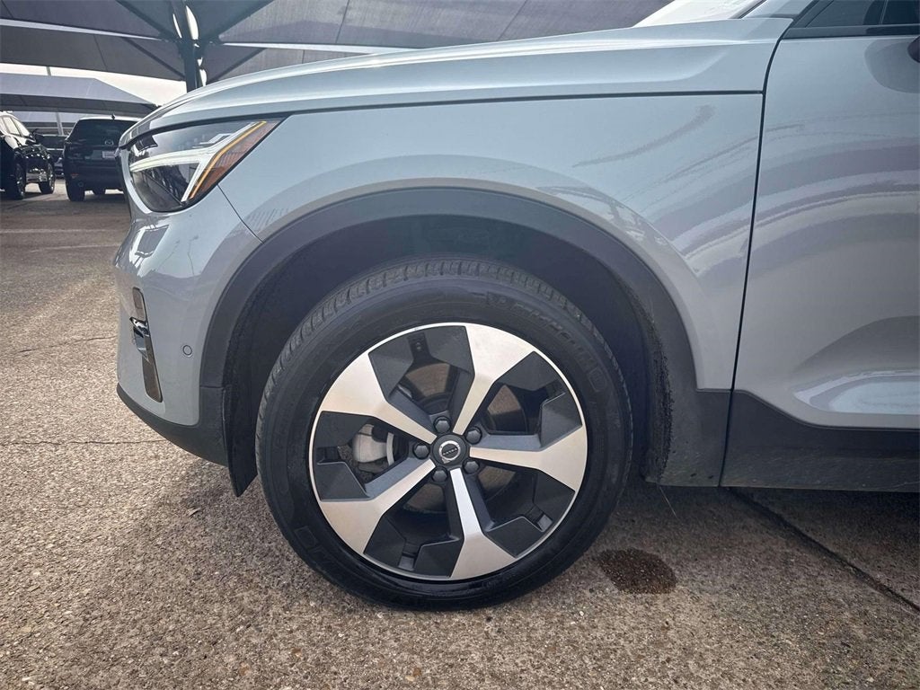 2024 Volvo XC40 B5 Plus Dark Theme