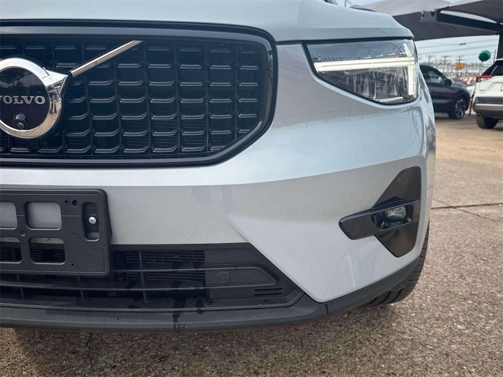 2024 Volvo XC40 B5 Plus Dark Theme