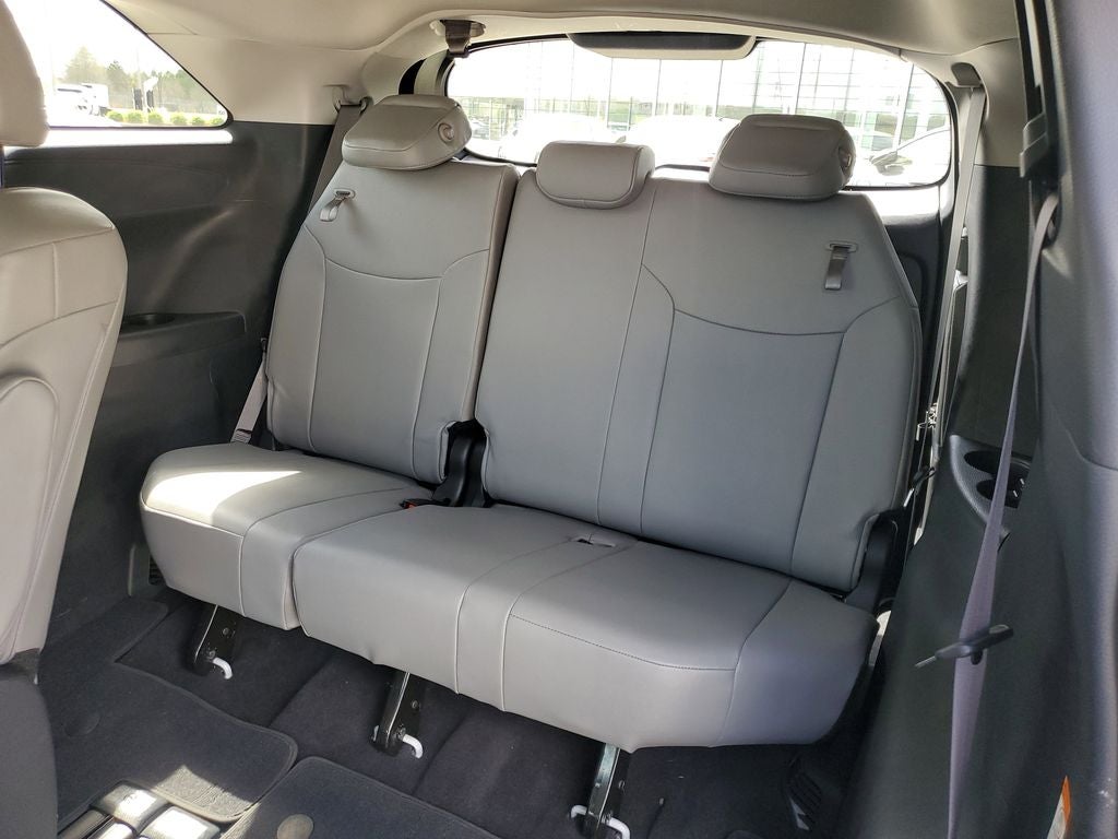 2025 Toyota Sienna XLE 8 Passenger