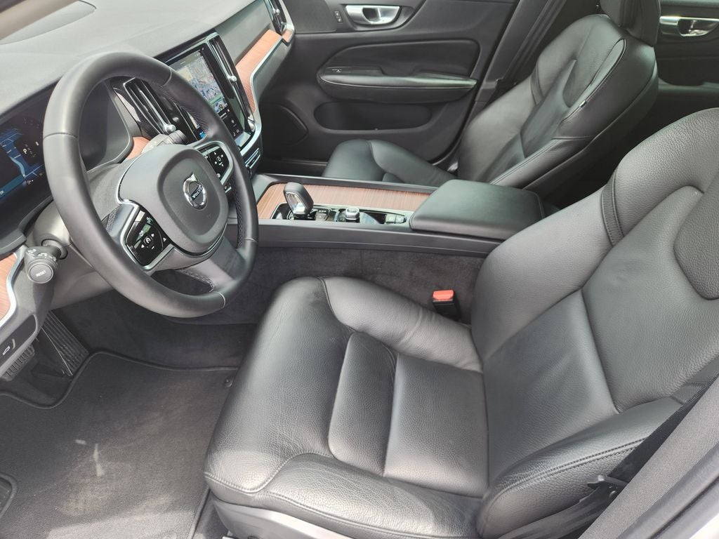 2024 Volvo S60 B5 Plus Dark Theme