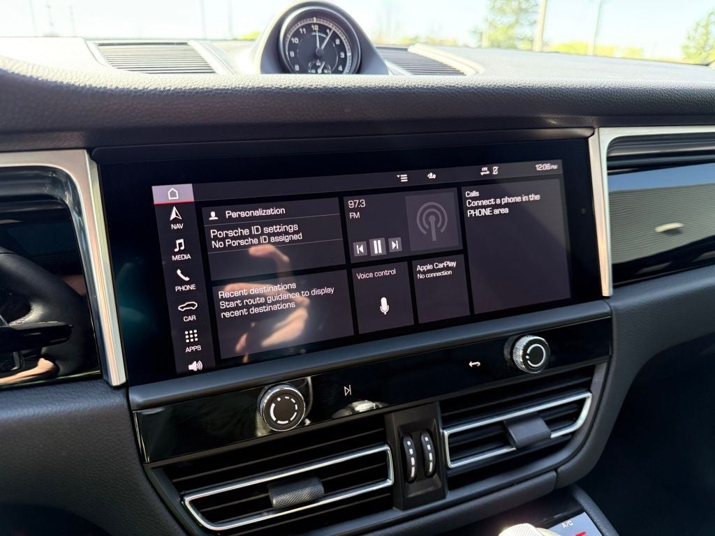 2023 Porsche Macan Base