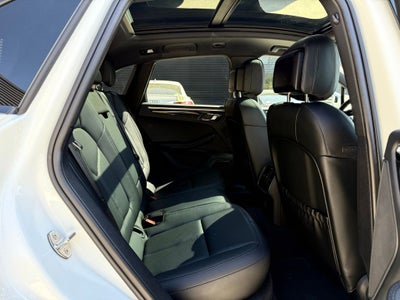 2023 Porsche Macan Base