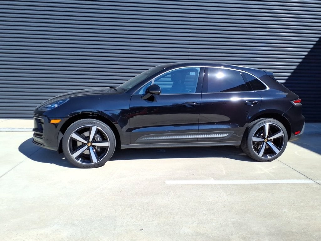2025 Porsche Macan Base