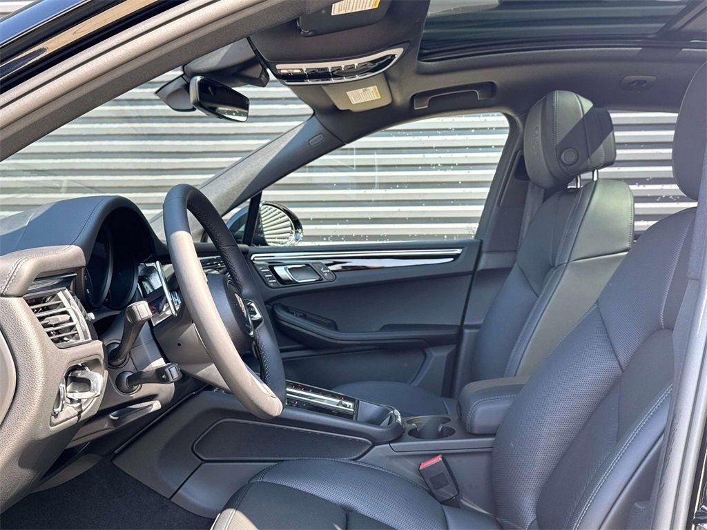2025 Porsche Macan AWD