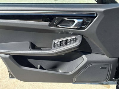 2025 Porsche Macan AWD