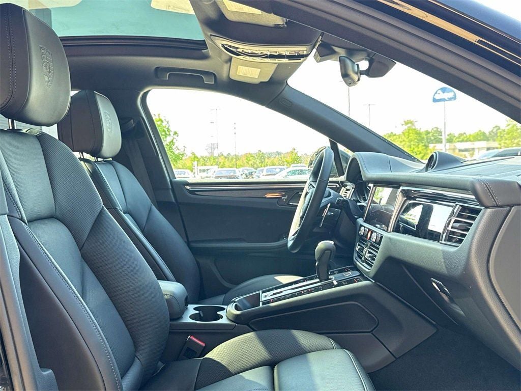 2025 Porsche Macan AWD