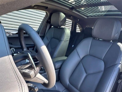 2025 Porsche Macan AWD
