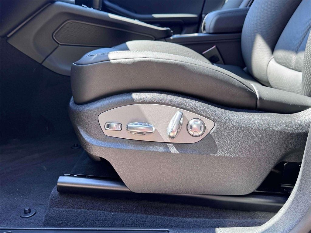 2025 Porsche Macan AWD