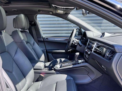 2025 Porsche Macan AWD