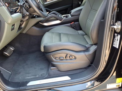 2024 Porsche Cayenne Base