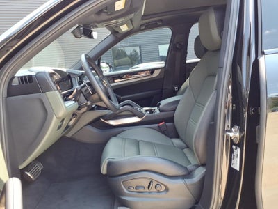 2024 Porsche Cayenne Base